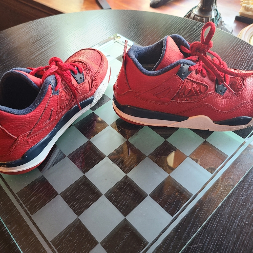 Kids Nike Jordan's 2y Red Sneakers - Picture 6 of 15
